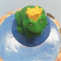 Froschkönig im Brunnen