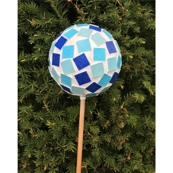 Mosaikkugel auf Holzstab (blau)
