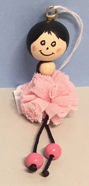Anhänger Püppchen rosa mit dunklem Haar