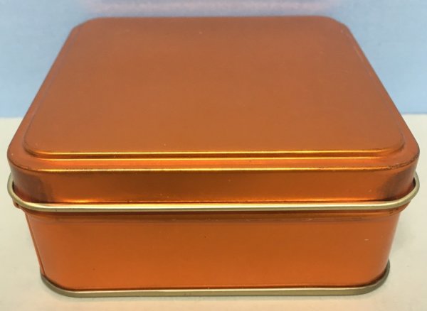 Metalldose quadratisch, 8.8x8.8x3.8cm, orange