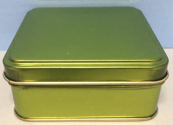 Metalldose quadratisch, 8.8x8.8x3.8cm, grün