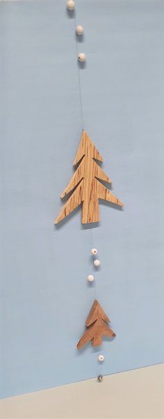 Dekokette mit 2 Holztannen, Perlen und Glocken (weiss)
