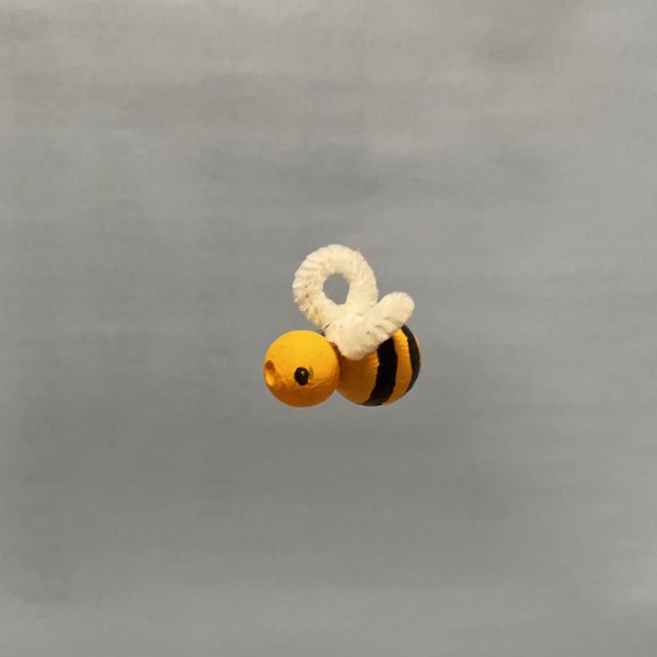 Dekobiene aus Holzkugeln klein