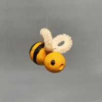 Dekobiene aus Holzkugeln klein